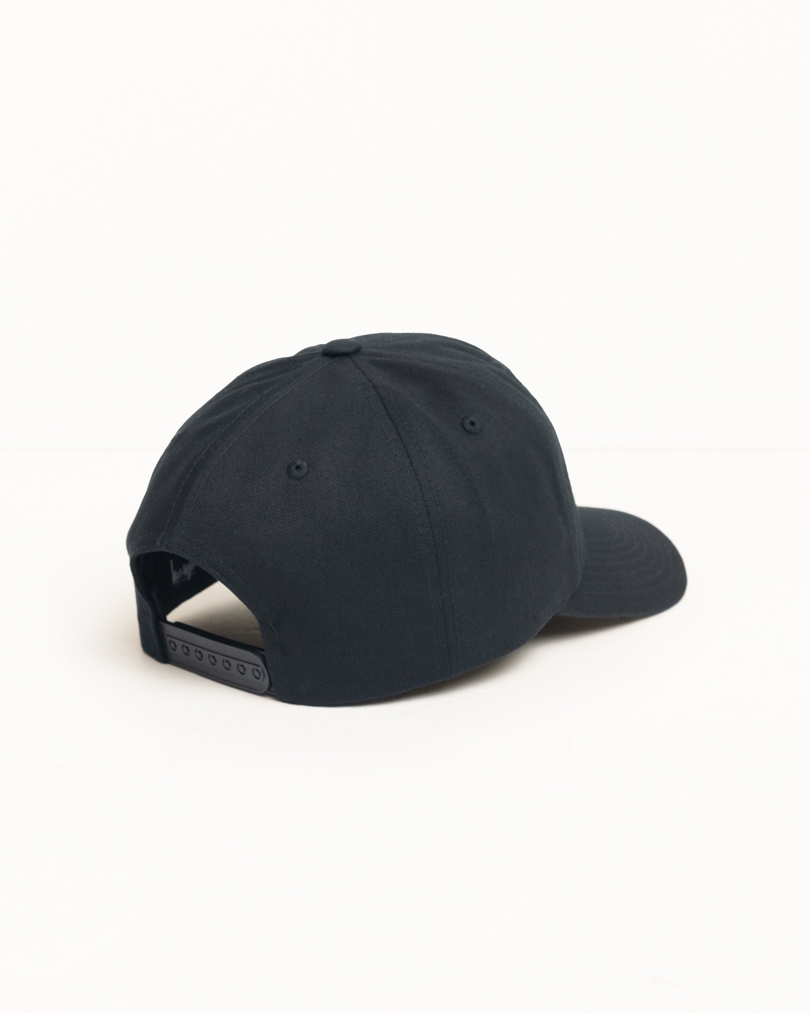 GOTHIC S SNAPBACK CAP